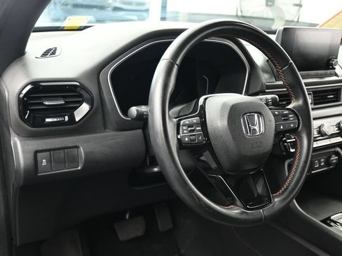 Used 2025 Honda Pilot Sport image 15