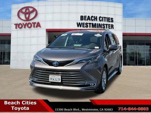 Certified 2024 Toyota Sienna Platinum AWD/4WD image 5