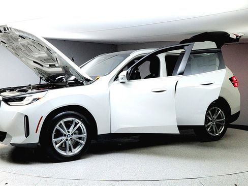 Used 2025 BMW X3 xDrive30i w/ Premium Package image 10