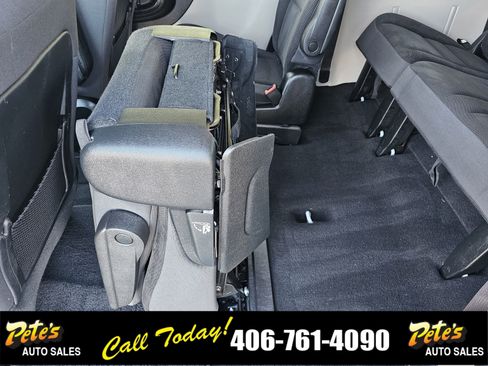 Used 2018 Dodge Grand Caravan SE w/ UConnect Hands-Free Group image 13