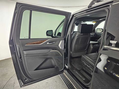Used 2024 Cadillac Escalade ESV Premium Luxury Platinum AWD/4WD image 18