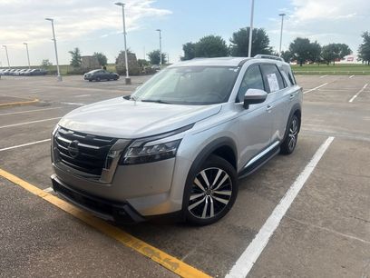 Used 2025 Nissan Pathfinder Platinum