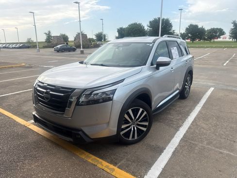 Used 2025 Nissan Pathfinder Platinum AWD/4WD image 1