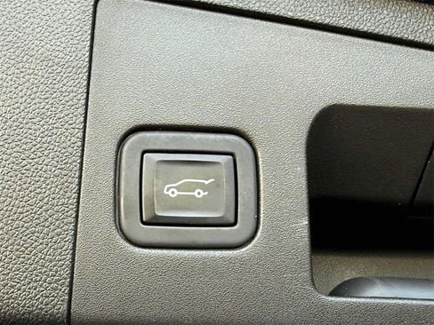 Certified 2022 Cadillac XT4 Premium Luxury w/ Technology Package image 18