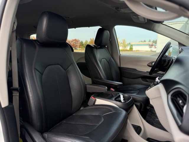 Used 2019 Chrysler Pacifica Touring-L FWD image 14