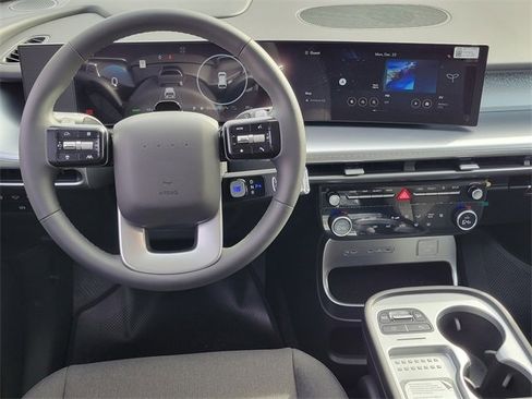 New 2026 Hyundai Ioniq 9 SE image 4