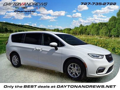 Used 2023 Chrysler Pacifica Touring-L