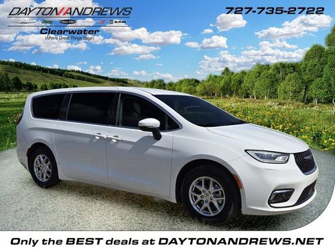 Used 2023 Chrysler Pacifica Touring-L FWD image 1