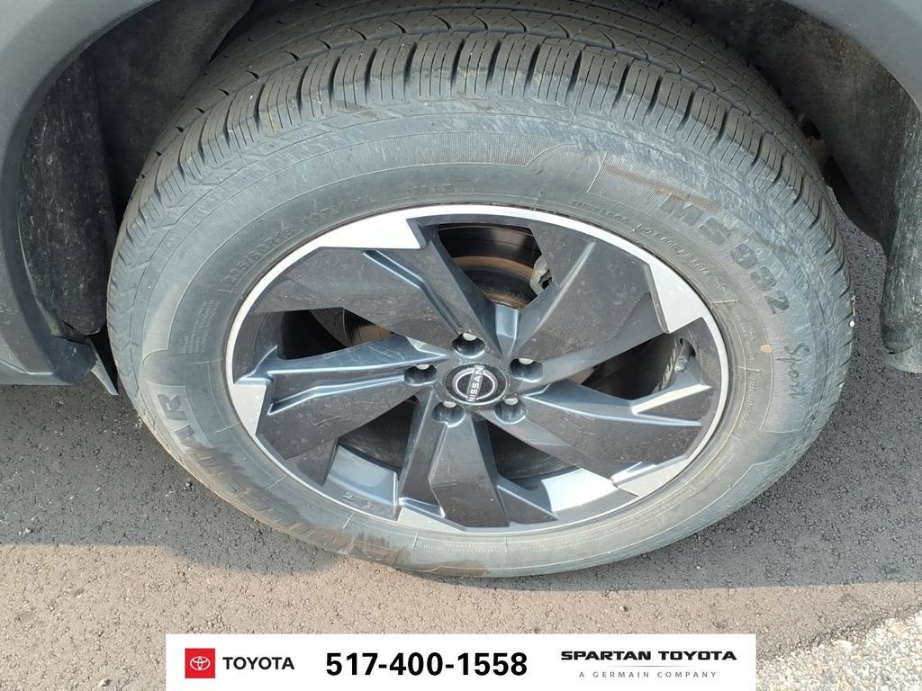 Used 2024 Nissan Rogue SV AWD/4WD image 11