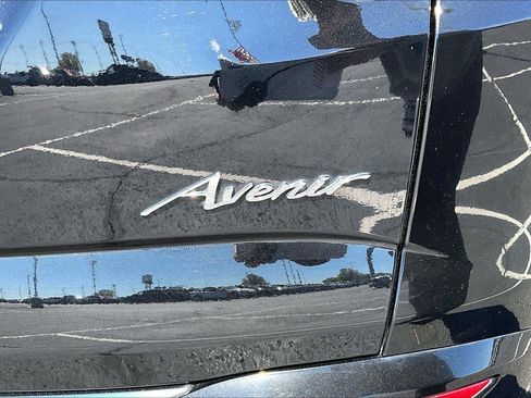 Used 2024 Buick Enclave Avenir w/ Avenir Technology Package AWD/4WD image 9