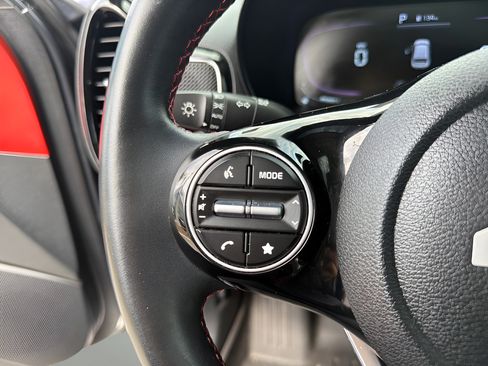Used 2023 Kia Soul GT-Line FWD image 31
