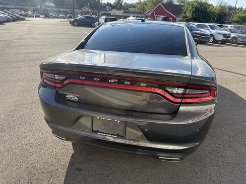 Used 2019 Dodge Charger SXT w/ Leather Interior Group RWD image 8