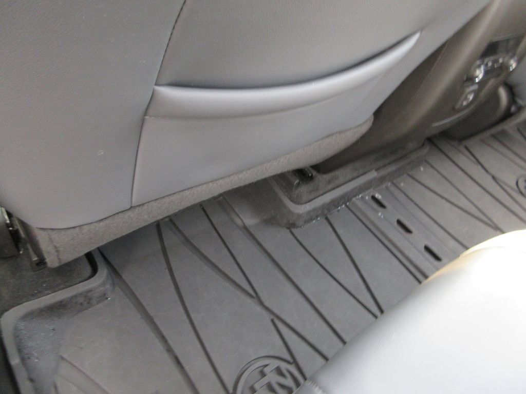 Certified 2023 Buick Enclave Essence FWD image 28