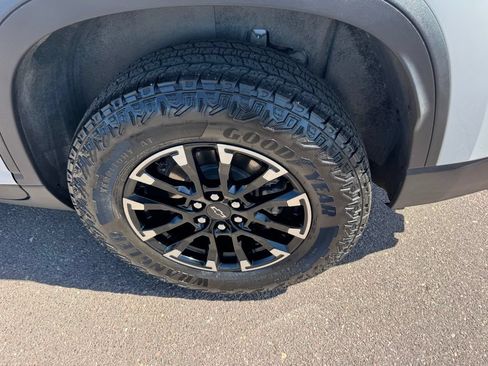 Used 2025 Chevrolet Traverse Z71 AWD/4WD image 32