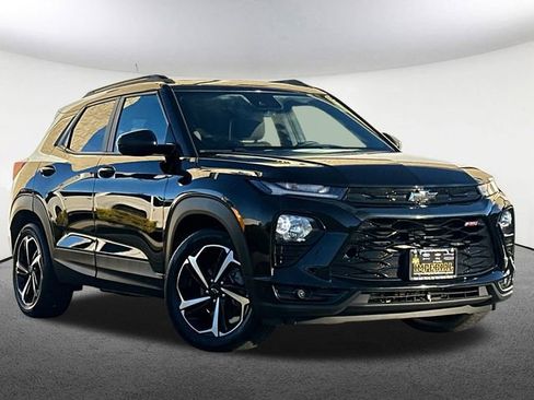 Used 2023 Chevrolet TrailBlazer RS w/ Sun and Liftgate Package image 2