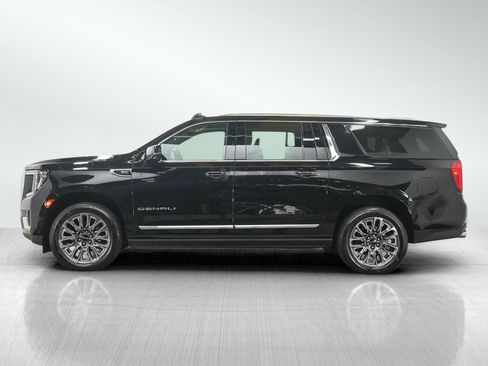 Used 2023 GMC Yukon XL Denali w/ Advanced Technology Package AWD/4WD image 2