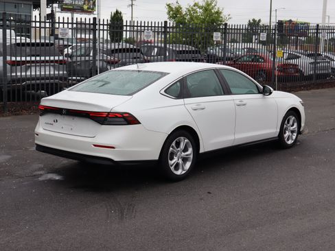 Used 2023 Honda Accord LX image 10