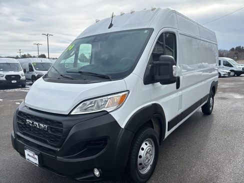 Used 2024 RAM ProMaster 2500 w/ Convenience Group image 3