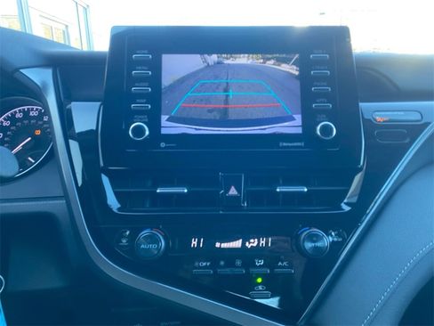 Used 2022 Toyota Camry SE image 21