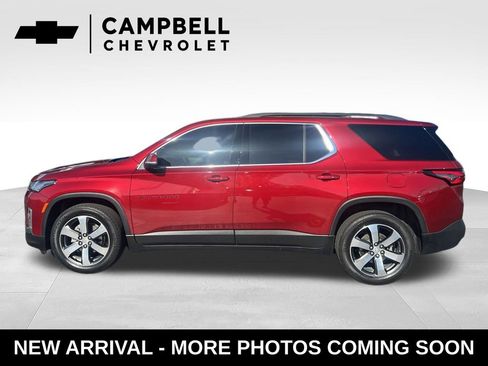 Used 2022 Chevrolet Traverse LT w/ LT Premium Package FWD image 2