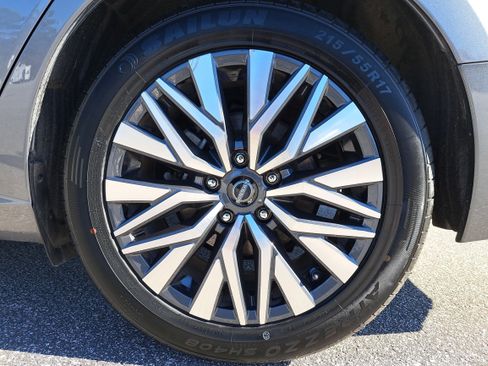 Used 2024 Nissan Altima 2.5 SV image 30