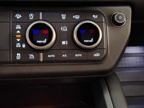 New 2026 Land Rover Defender 110 X-Dynamic SE AWD/4WD image 32