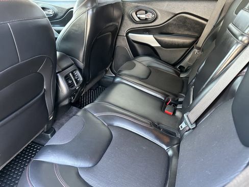 Used 2017 Jeep Cherokee Trailhawk w/ Comfort/Convenience Group image 5