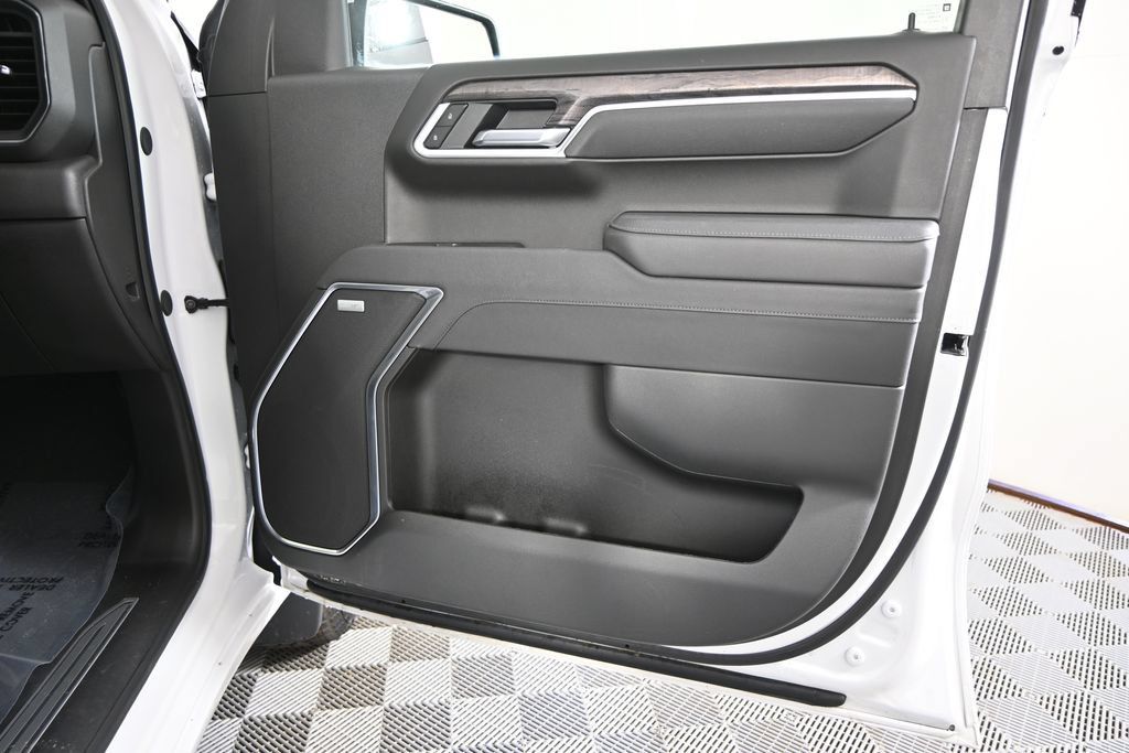 Used 2025 Chevrolet Silverado 1500 LTZ w/ LTZ Premium Package AWD/4WD image 13