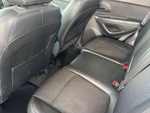 Used 2018 Chevrolet Trax LT w/ LT Convenience Package image 6