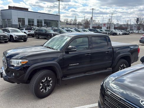 Used 2017 Toyota Tacoma TRD Off-Road w/ Tow Package (A/T) image 8