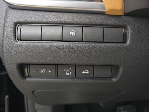 Used 2023 Nissan Rogue Platinum FWD image 35