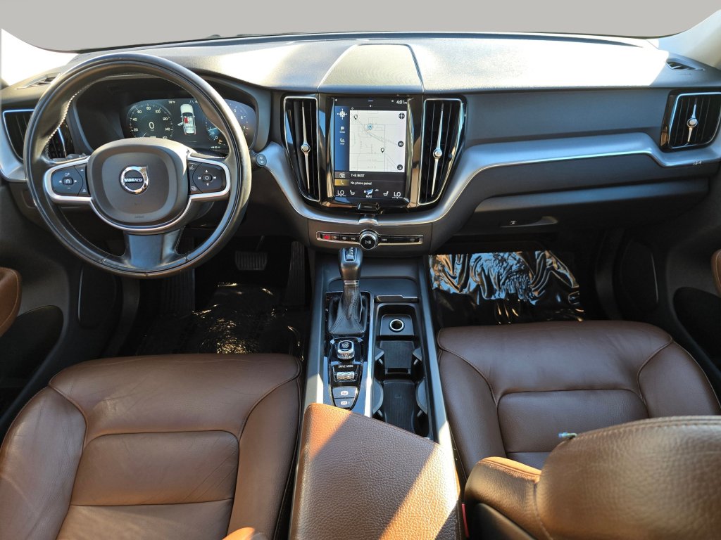 Used 2018 Volvo XC60 T5 Momentum w/ Convenience Package AWD/4WD image 2