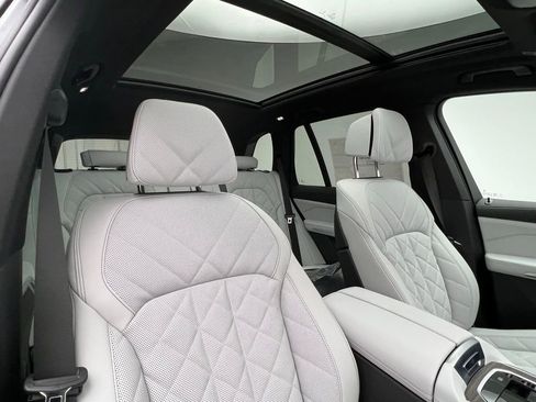 Used 2026 BMW X5 sDrive40i image 8