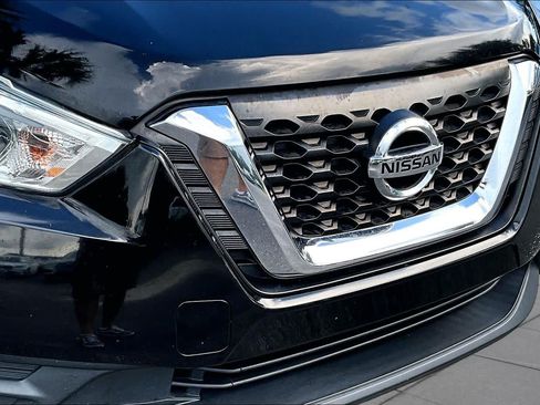 Used 2018 Nissan Kicks SV FWD image 32