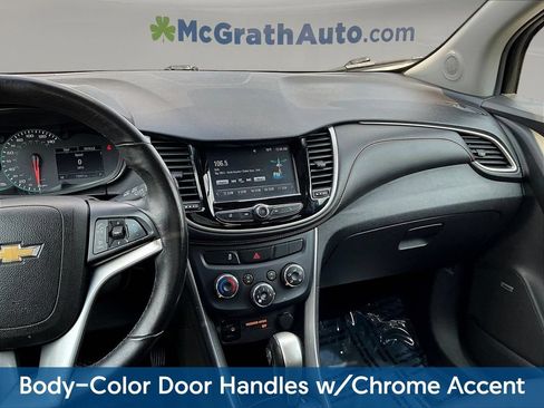 Used 2017 Chevrolet Trax LT w/ Sun & Sound Package FWD image 12