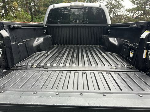 Used 2021 Toyota Tacoma TRD Off-Road image 11