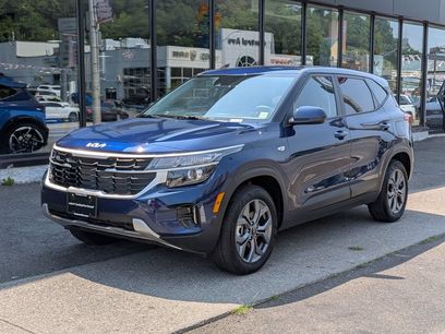 Certified 2025 Kia Seltos LX