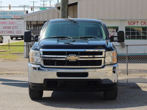Used 2011 Chevrolet Silverado 2500 W/T w/ Snow Plow Prep Package AWD/4WD image 2