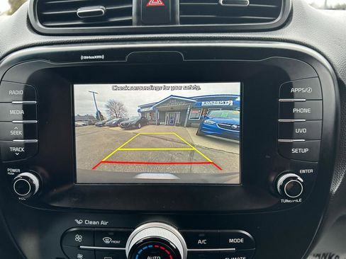 Used 2019 Kia Soul + image 13