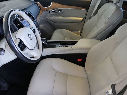 Used 2021 Volvo XC90 T6 Momentum image 18