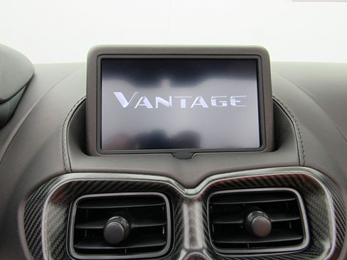 Used 2023 Aston Martin V8 Vantage Roadster RWD image 43