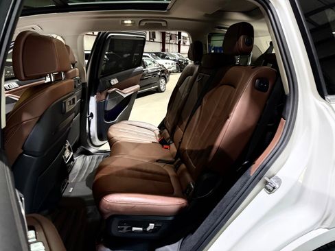 Used 2020 BMW X7 xDrive40i w/ Premium Package AWD/4WD image 18