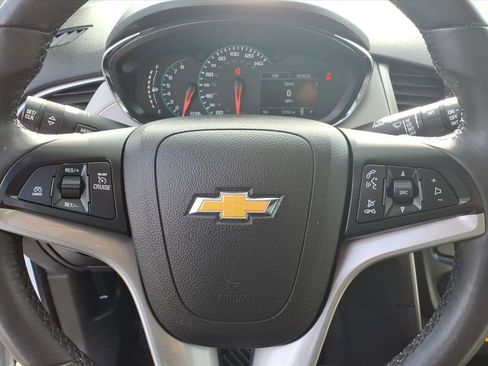 Used 2020 Chevrolet Trax LT w/ LT Convenience Package image 12