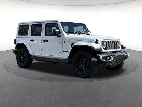 Used 2025 Jeep Wrangler Unlimited Sahara AWD/4WD image 8