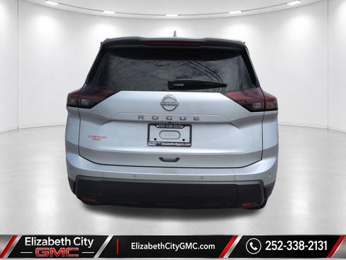 Used 2025 Nissan Rogue SV FWD image 8