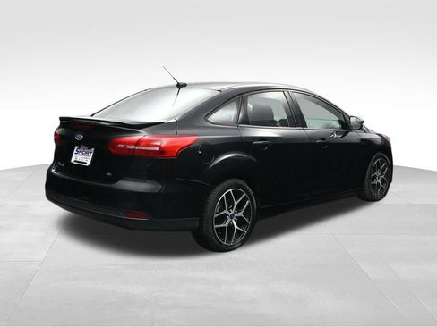 Used 2016 Ford Focus SE w/ SE Sport Package FWD image 5