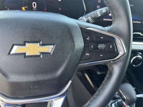 Used 2025 Chevrolet Trax LT w/ LT Convenience Package FWD image 25
