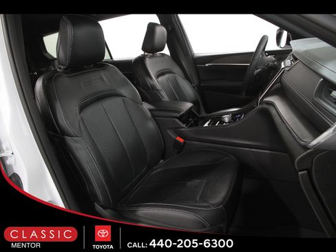 Used 2023 Jeep Grand Cherokee L Overland AWD/4WD image 19