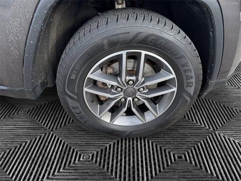 Used 2019 Jeep Grand Cherokee Limited image 14