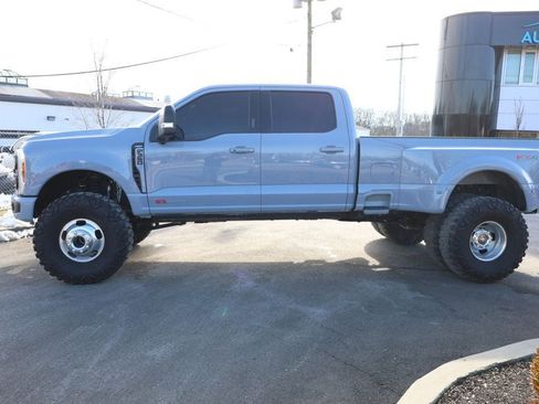 Used 2024 Ford F350 Lariat w/ Lariat Ultimate Package image 2